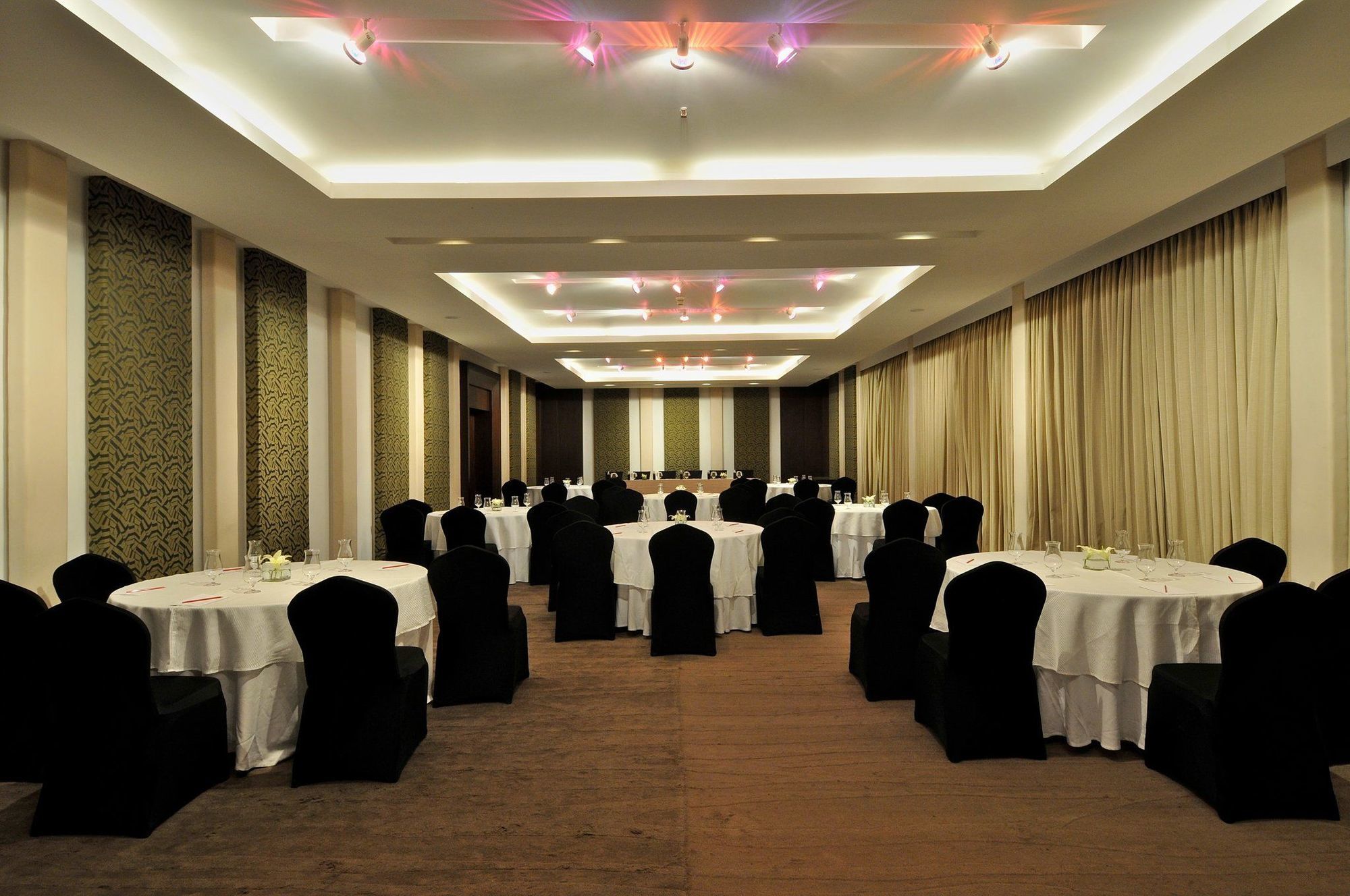 โรงแรมเกตเวย์ ออน เรสซิเดนซี่ โร้ด บังกาลอร์ ร้านอาหาร รูปภาพ